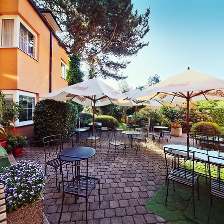 Hotel Tulipan Prŭhonice Exterior foto