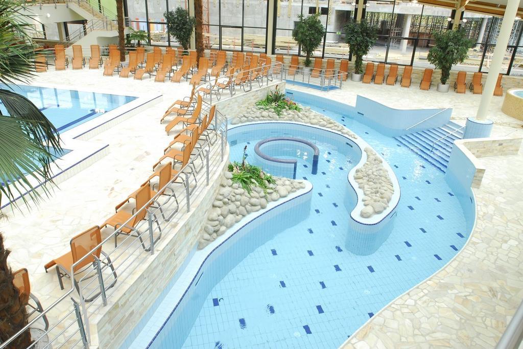 Hotel Tulipan Prŭhonice Exterior foto