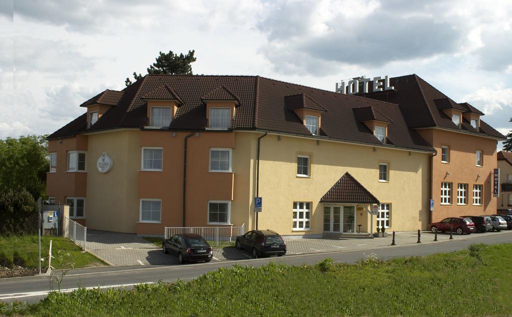 Hotel Tulipan Prŭhonice Exterior foto
