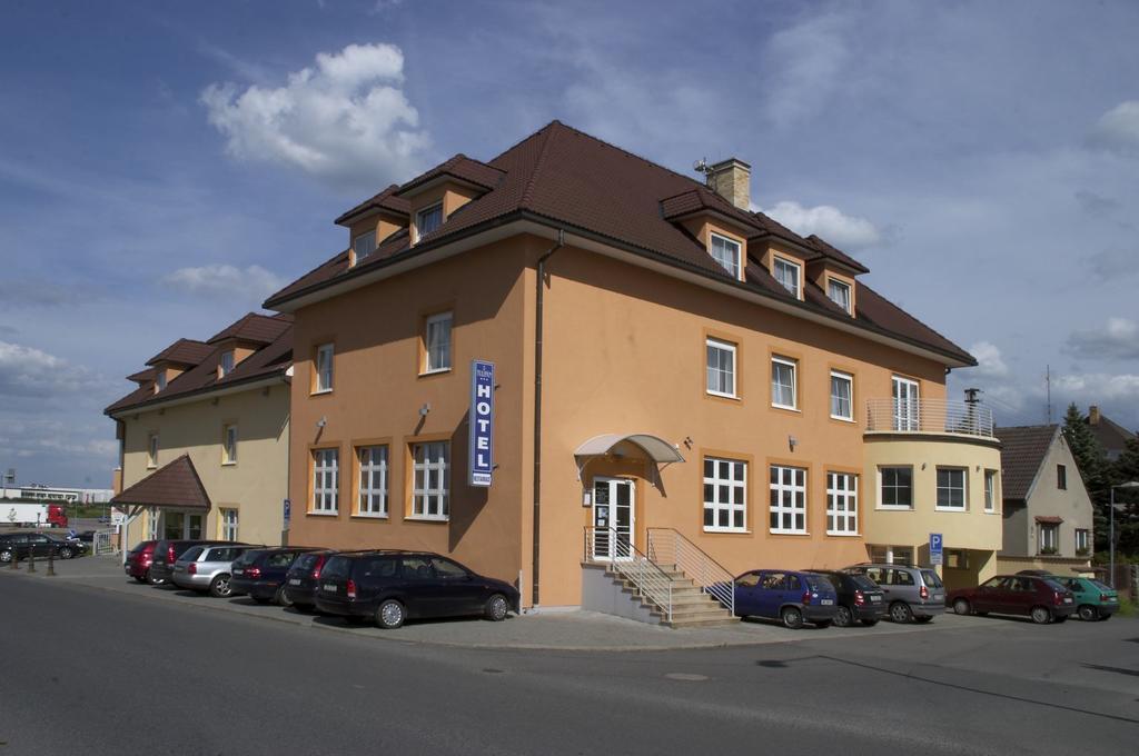 Hotel Tulipan Prŭhonice Exterior foto